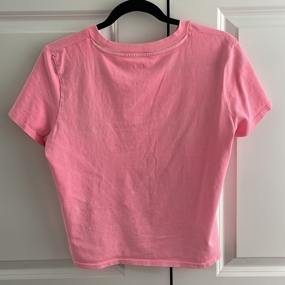 Levi’s Cropped Pink T-Shirt - Picture 2 of 2